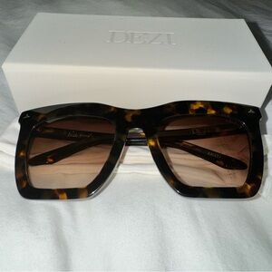 Dezi Fall Back Classic Tortoise sunglasses